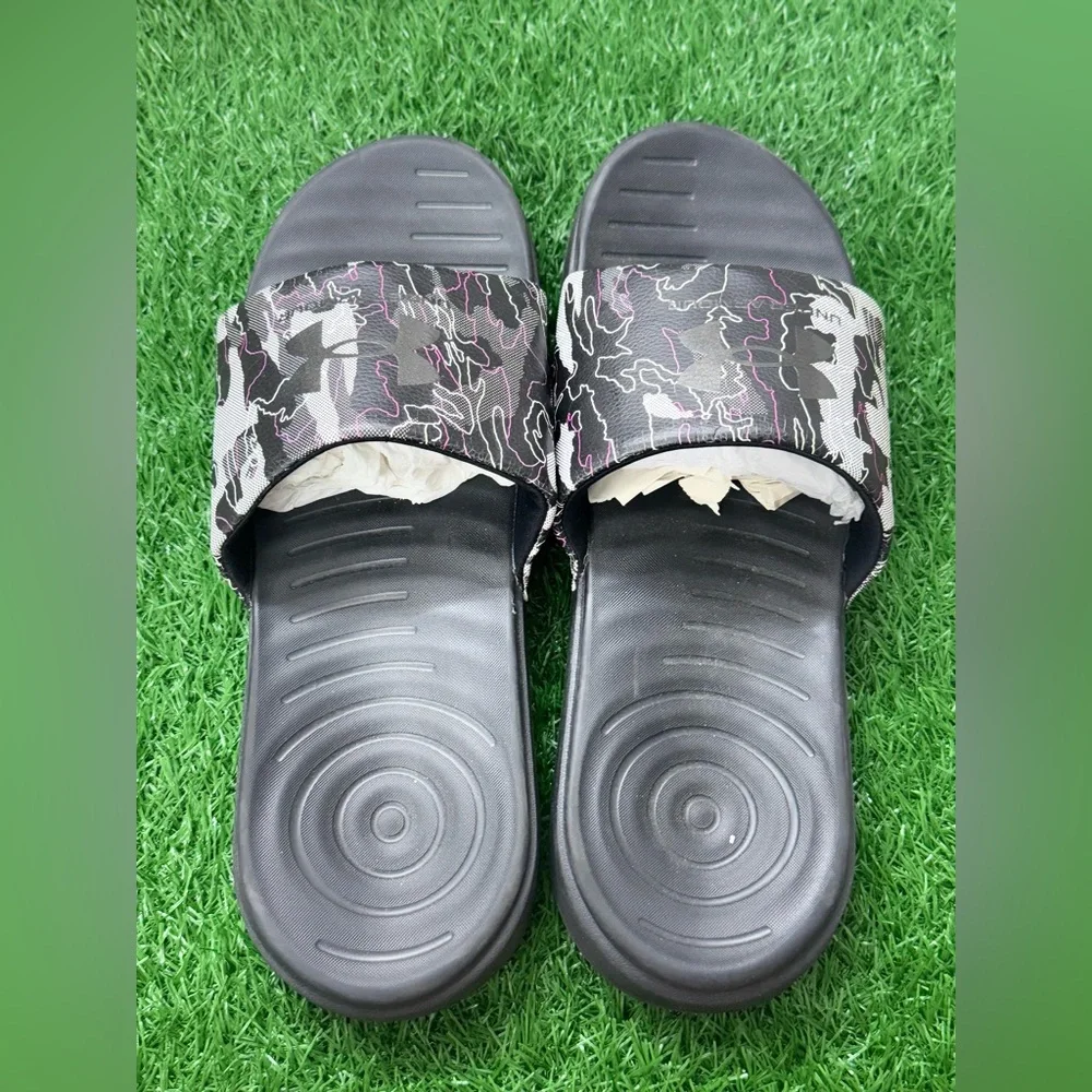 Under Armour men’s flip-flops size 13‎